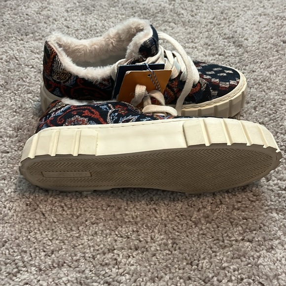 NWT FARM Rio Blue Anika Tapestry Platform Sneakers - Size 5 - Picture 11 of 14